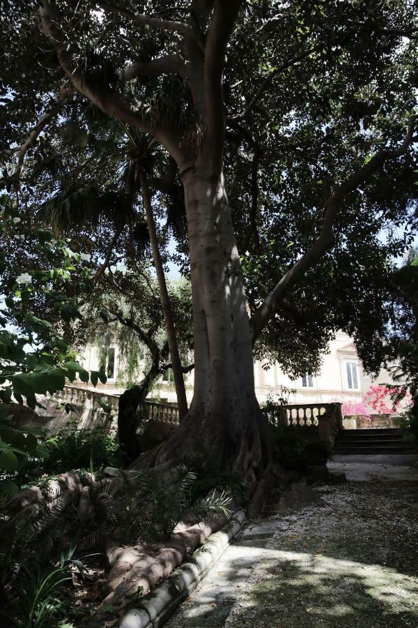 Garden At Palazzo Famularo Lecce