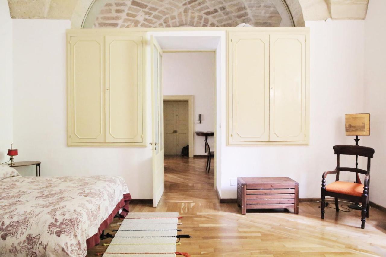 Apartment Garden At Palazzo Famularo *